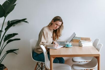 Un bon outil numérique peut aider à organiser ses idées avant de commencer la rédaction d’un mémoire.